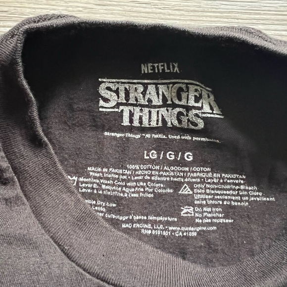 Stranger Things Demogorgon Hunter graphic tee - Picture 5 of 5